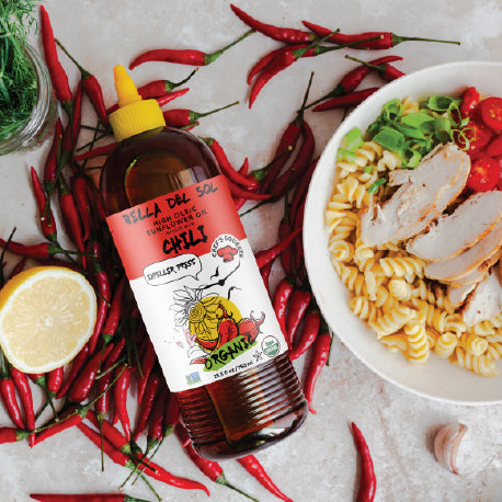 
                  
                    Bella Del Sol chili-infused sunflower oil with grilled chicken pasta and red chilies – organic expeller pressed cooking oil – huile de tournesol au piment avec pâtes au poulet
                  
                