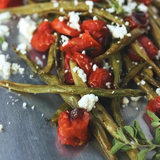 
                  
                    Haricots verts rôtis et tomates avec fromage feta 
                  
                