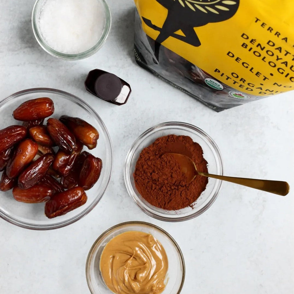 
                  
                    Brownies à l'huile d'olive avec glaçage au fudge aux dattes
                  
                