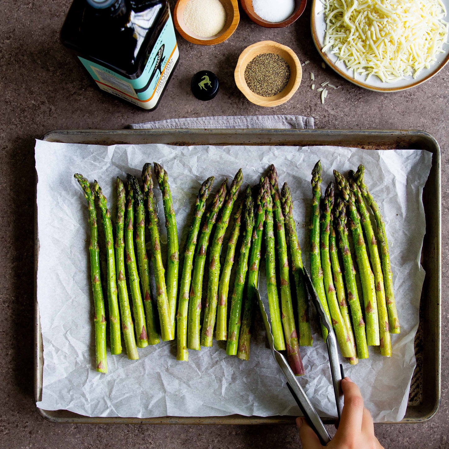 
                  
                    Asperges au fromage rôties au four
                  
                